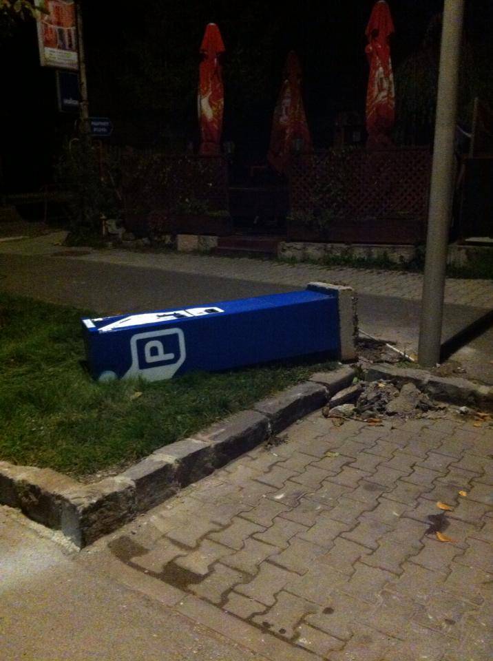 Ledöntöttek egy parkolóautomatát