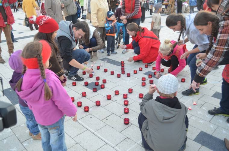 Jelképes sorsvállalás a nélkülözőkkel