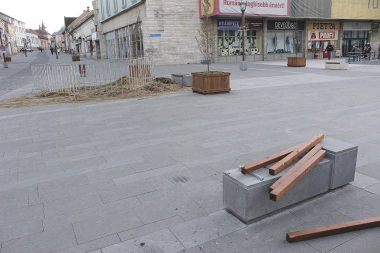 Felelősségvállalás padrongálásért