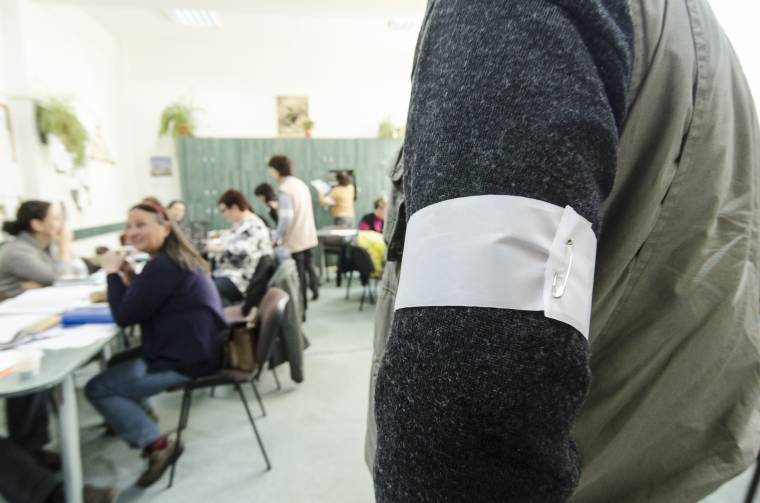 Bizonytalanná vált a fizetésük