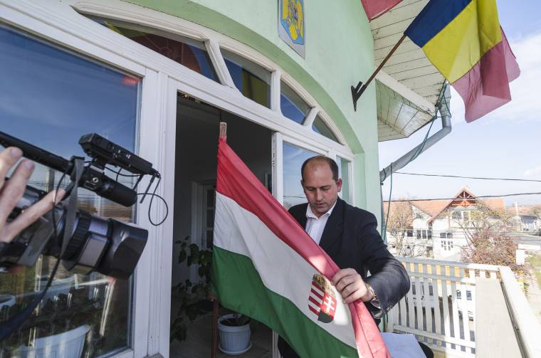 Bevonták, hogy ismét kitűzhessék