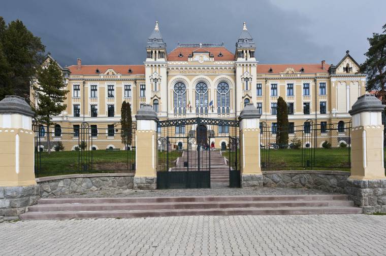 Tizenhárom tanintézetben szűnik meg az igazgatóhelyettesi állás