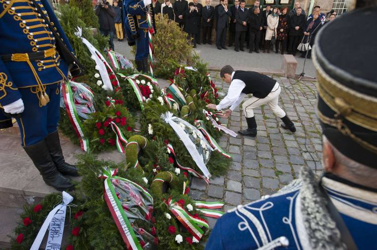Közel nyolcezer diák ünnepel egy határ átlépésével október 23-án