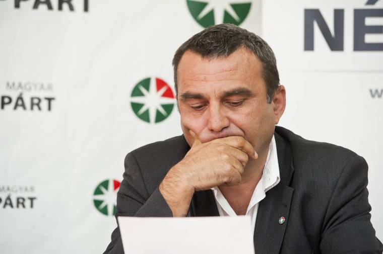 EMNP: Sorbán lemondásra szólít, a vezetőség szélhámossággal vádol