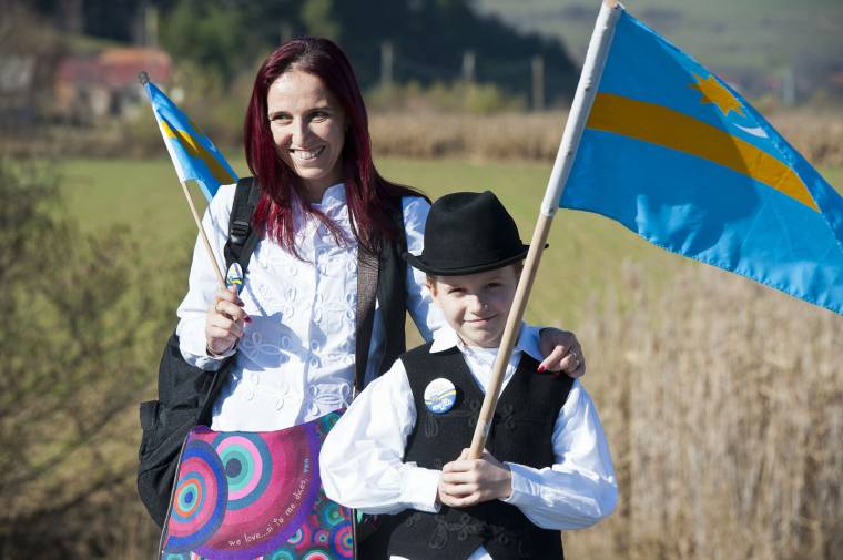 Autonómiahatározatok: 15 igen, 138 passz