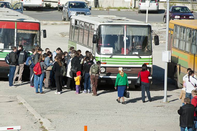 Tömegnyomor a buszokon