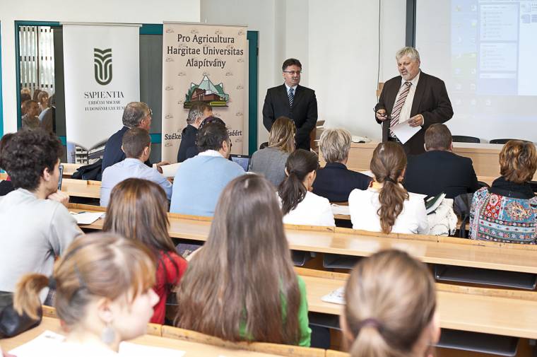 A tehetséggondozás új lehetőségeit keresték