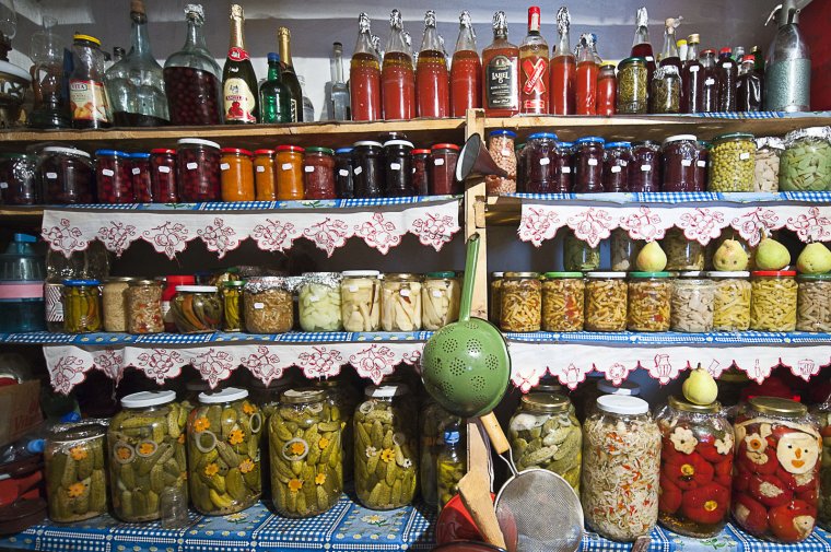 Gazdasszonyképzőt indítanak Szatmárnémetiben, városi nőket és férfiakat is várnak