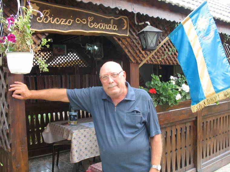 Túl a hetvenen is vezeti a fúvószenekart