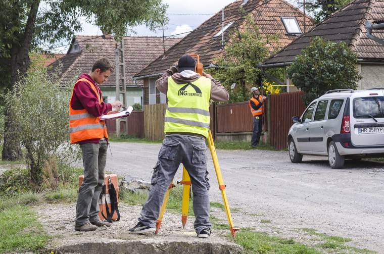 Kezdődhet az aszfaltozás Csíkpálfalván