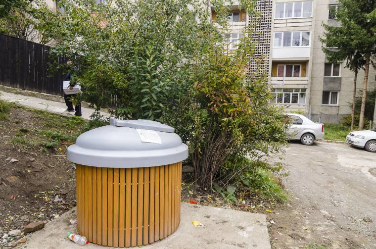 Megkönnyítik a guberálást az új kukák