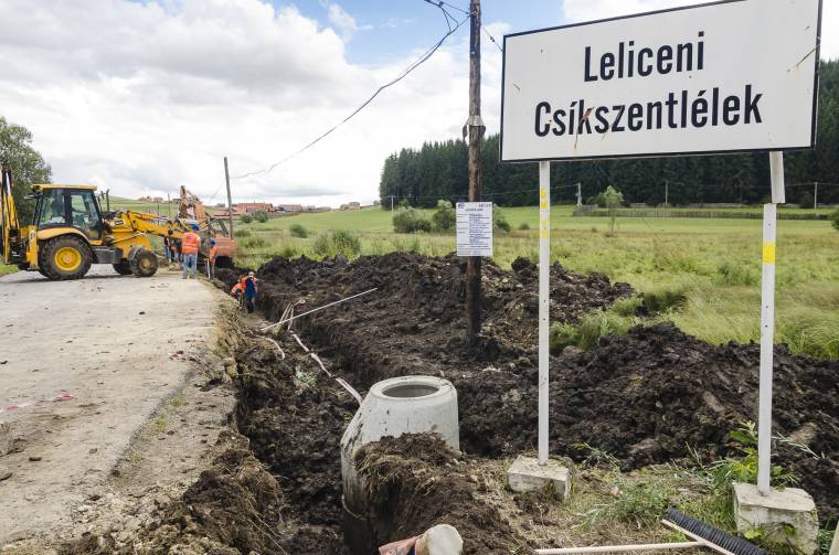 Elkezdődött a víz- és csatornahálózat építése Szentléleken