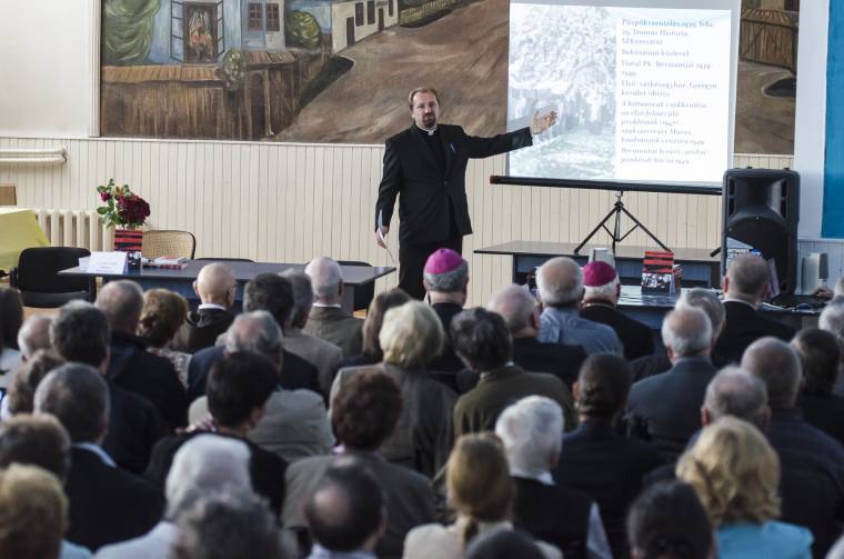 Márton Áronra emlékeznek Csík­szent­do­mo­koson