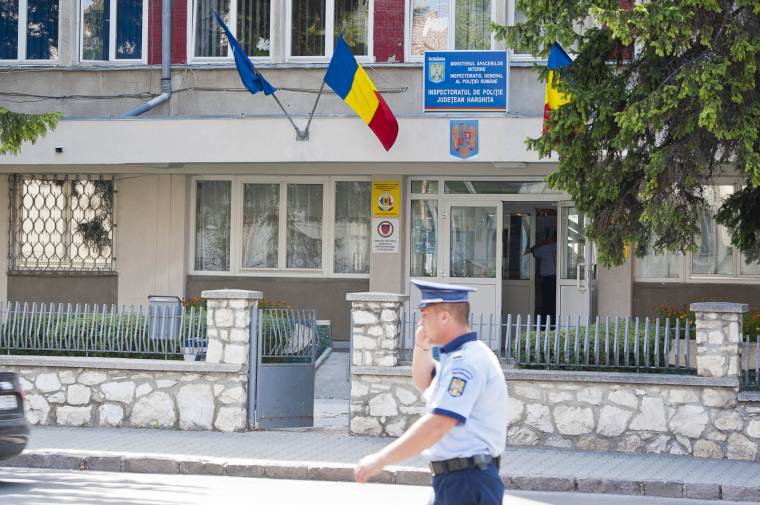 Követnék a rendőrségi visszaéléseket