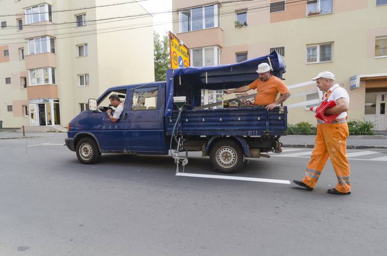 Folyamatos az útfestés Csíkszeredában