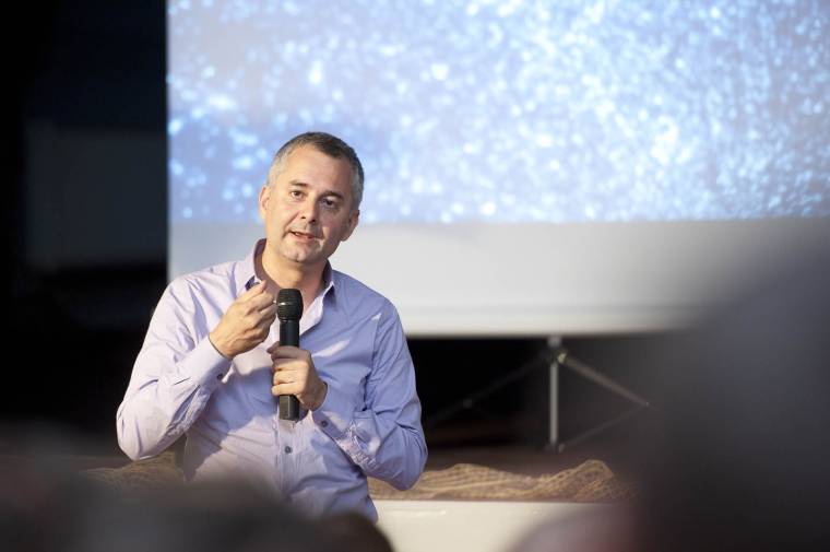 Barabási Albert-László fizikus kapja idén a Kriterion-koszorút