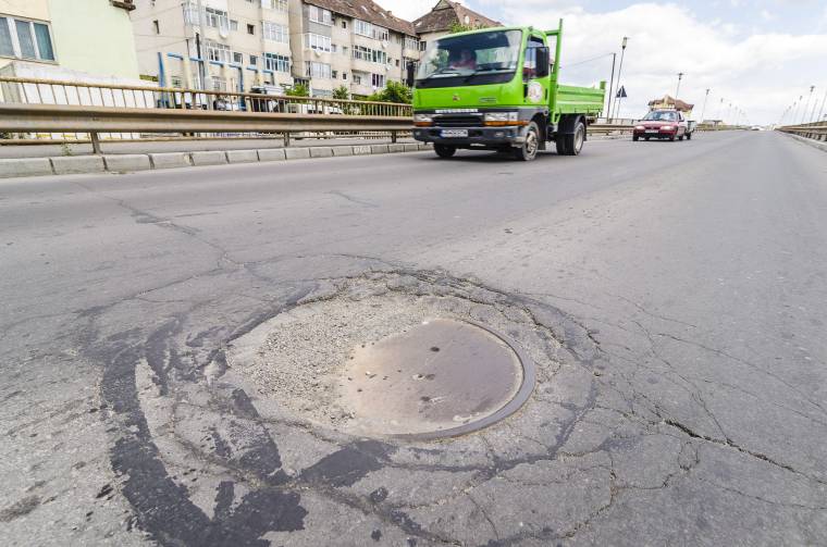 Süllyedő aknatetők a Taploca utcában