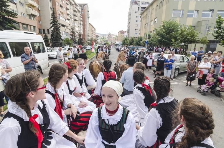 Főszerepben a népviselet, a népzene, a néptánc
