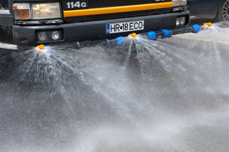 Hűsítő locsolást kapnak a csíkszeredai utcák