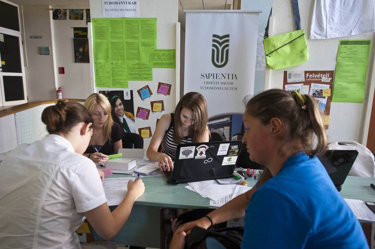 Kéthetes körútra indul a Sapientia