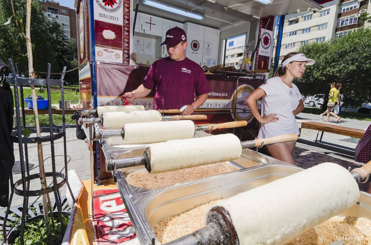 A Parázska kürtőskalács névadó ünnepsége 2013-ban. Archív •  Fotó: Veres Nándor