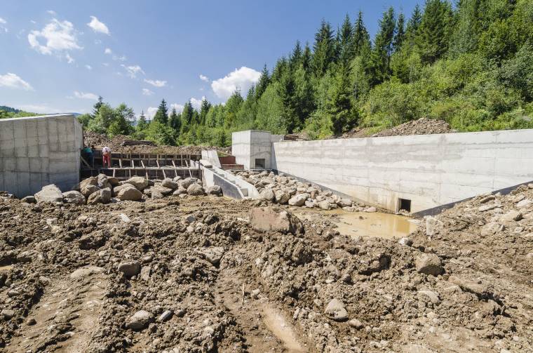 Vita övezi a madarasi vízi erőmű építését