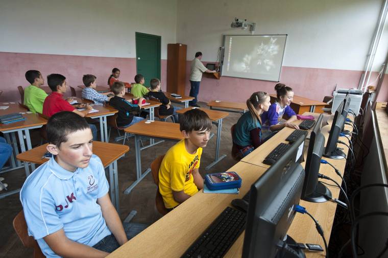 Korszerűen berendezett termeket alakítottak ki tizenöt iskolában