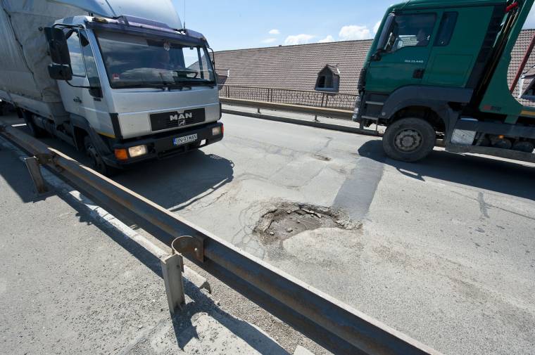 Rengeteg pénzbe kerül, de így is újjáépítenék a vasúti felüljáró hidat Csíkszeredában