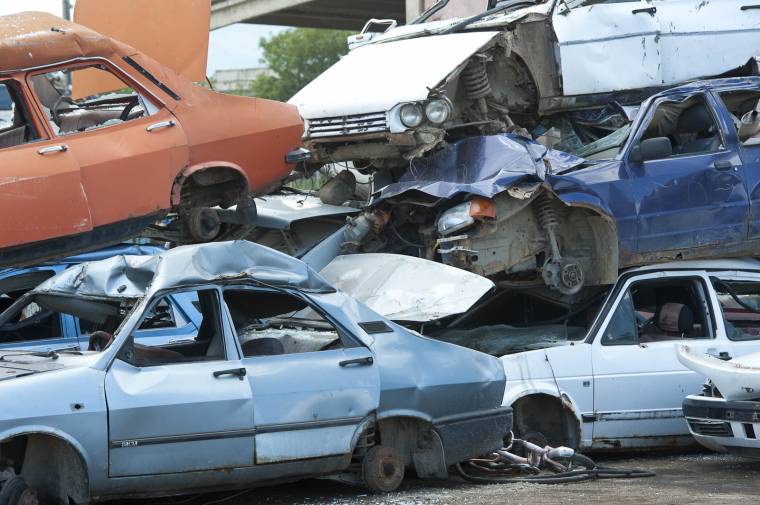 Roncsautóprogram: 23 millió lejjel egészítik ki az idei keretet