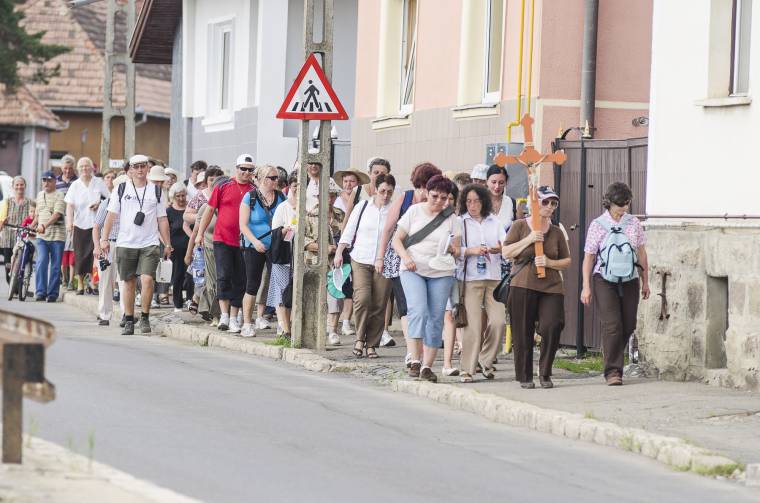 Felfedezni egymásban Isten szerető jelenlétét