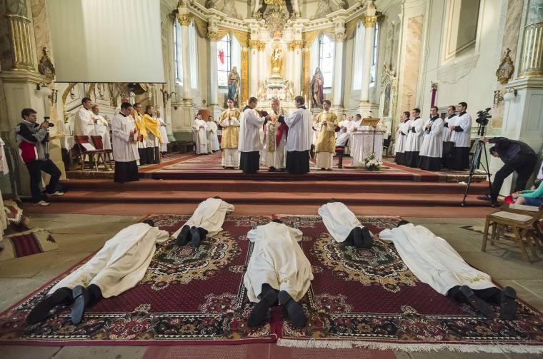 Diakónusszentelés Szent László napján