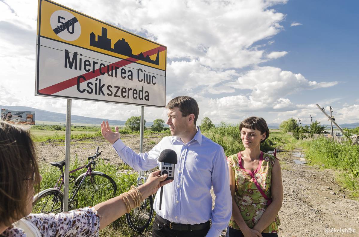 Borboly Csaba felesége társaságában tizenhárom évvel ezelőtt. 2013 óta zajlik a pereskedés &bullet;  Fotó: Veres Nándor