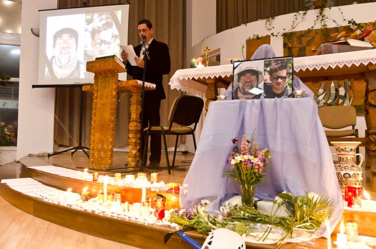 Erőss Zsolt és Kiss Péter emlékére gyújtottak gyertyát