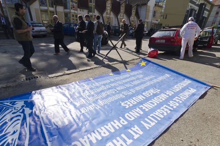 A MOGYÉ-ért tüntetett az RMDSZ kongresszus előtt Ádám Valérián