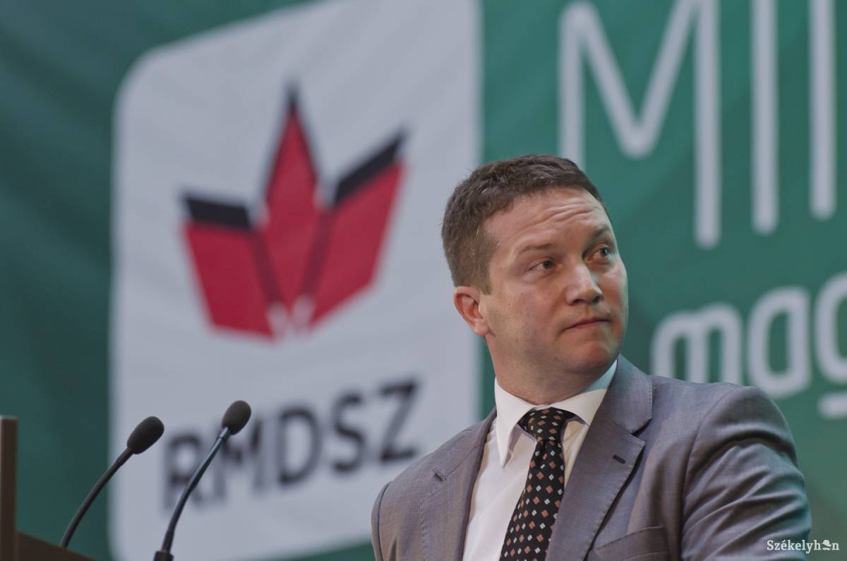 Ujhelyi István az RMDSZ egyik korábbi kongresszusán •  Fotó: Veres Nándor