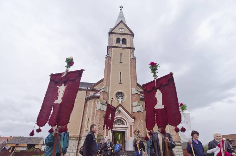 Búcsút ülnek Csíkmenaságon és Csíkdánfalván