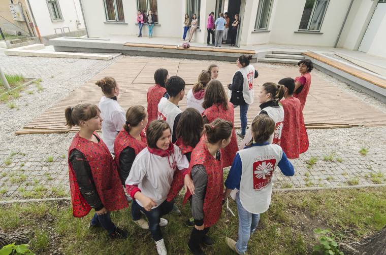 Ötszázezer lej Caritas-programokra