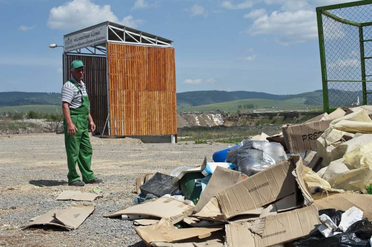 Átszervezik Hargita megye hulladékgazdálkodási stratégiáját
