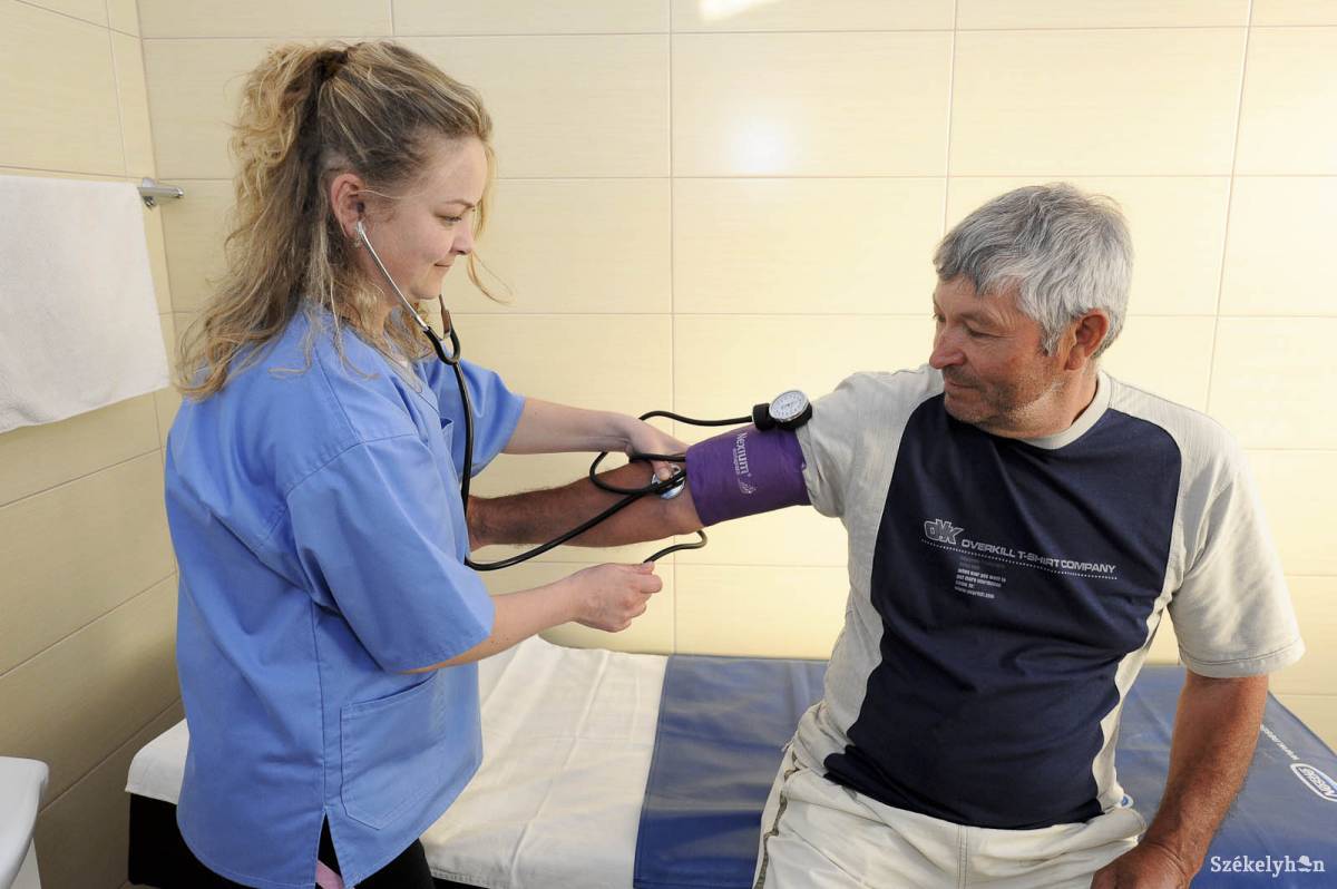 Sürgősségi beavatkozás. A gyorssegéllyel rendezhetik az egészségbiztosítási pénztárok által felhalmozott adósságokat &bullet;  Fotó: Kristó Róbert