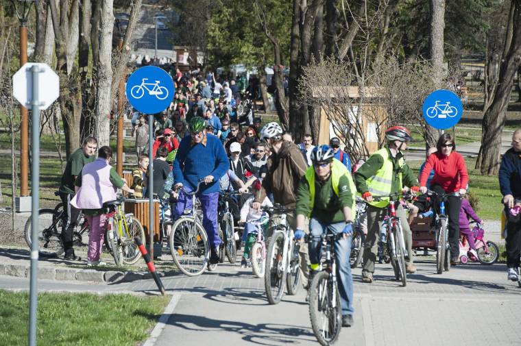 Adománygyűjtést is szerveznek a kerékpáros felvonuláson