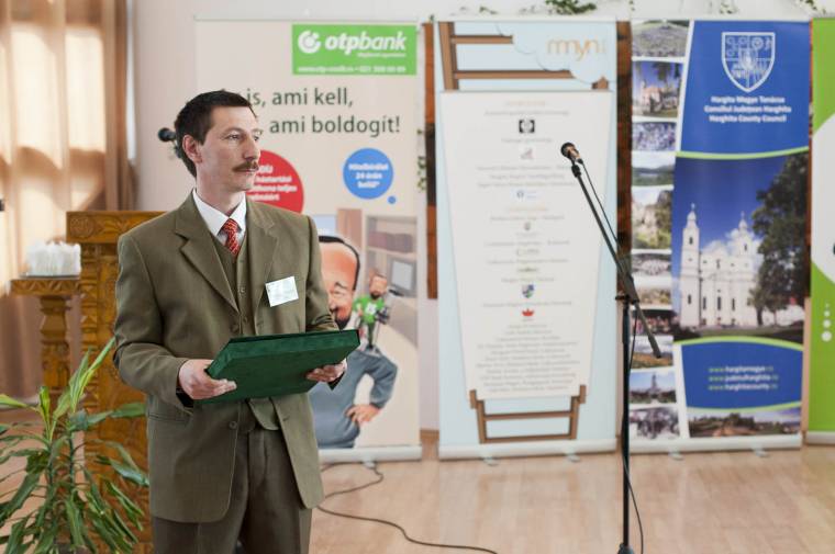 Hegyeli Attila a Nyelvőrzés Díjának kitüntetettje