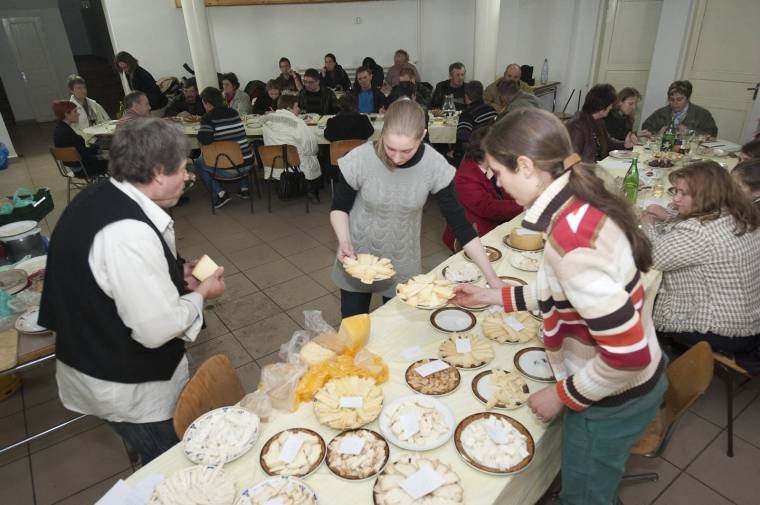 Gazdag ízvilágú sajtfelhozatal a Gyimesekben 