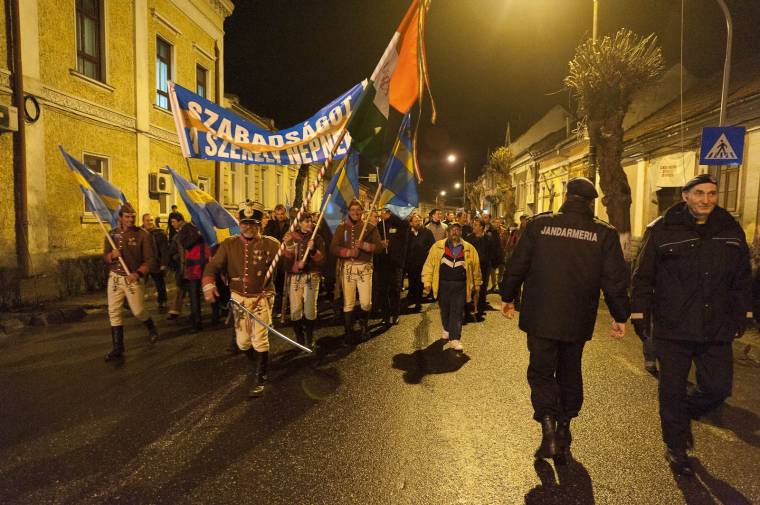 Menetelős tiltakozásra hív az SZNT