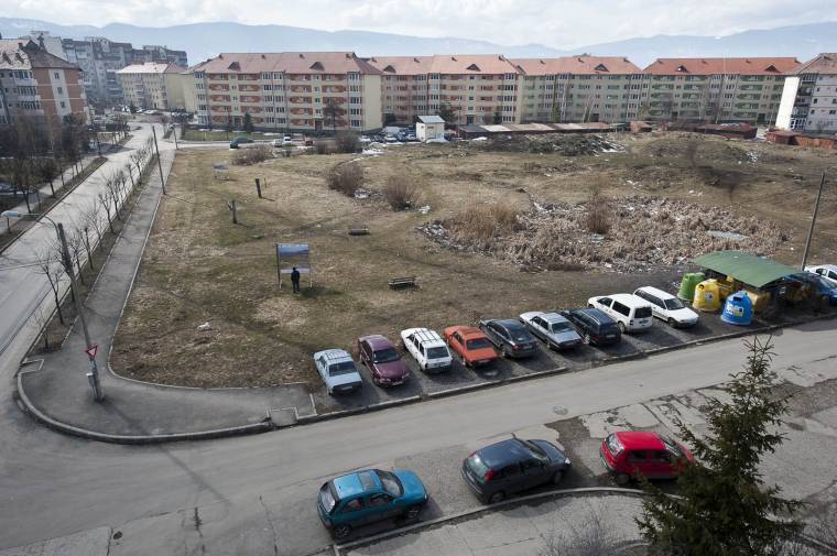 Szeméttelephez hasonlít az el nem készült tájkert
