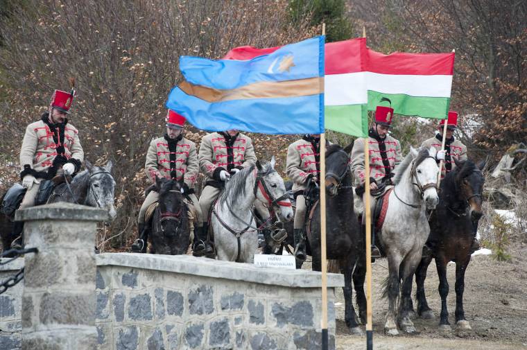 Zászlók között, Nyerges-tetőn