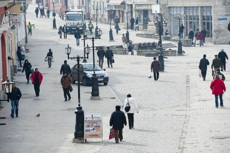 Újabb utcákat zárnak le, folytatódnak a felújítások