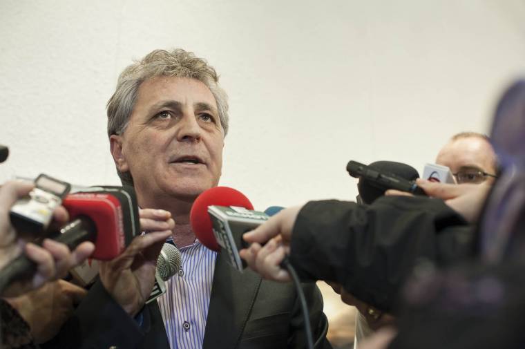 Saját kérésére mentették fel Mircea Duşát államtitkári tisztségéből