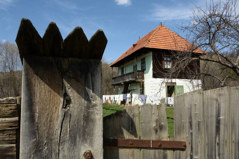 Tízezer eurót is megspórolhat, aki modern székely házat épít