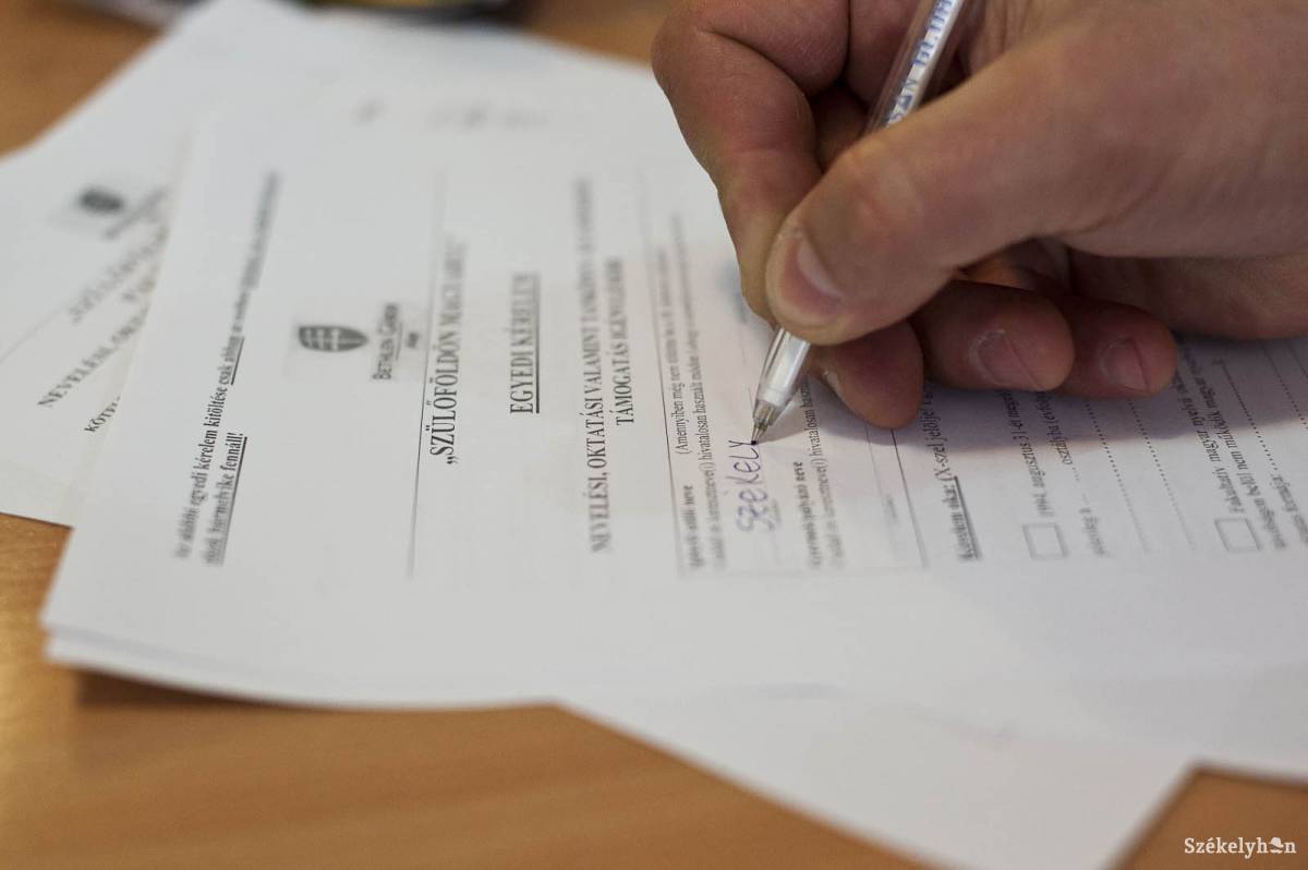 Szerdától igényelhető a támogatás. Az adatlapokat az oktatási intézményektől kaphatnak a kérelmezők. Archív •  Fotó: Kristó Róbert