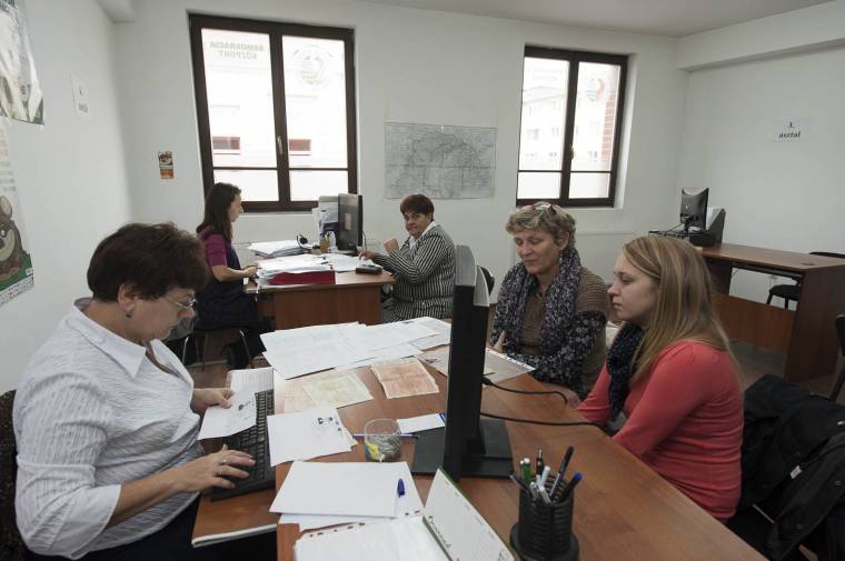 Vidékieket megcélzó demokrácia központ